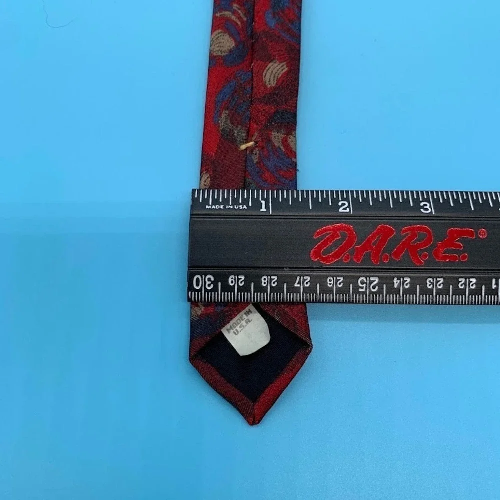 Vintage Oscar De La Renta Studio Red Abstract Print Men's Classic Neck Tie